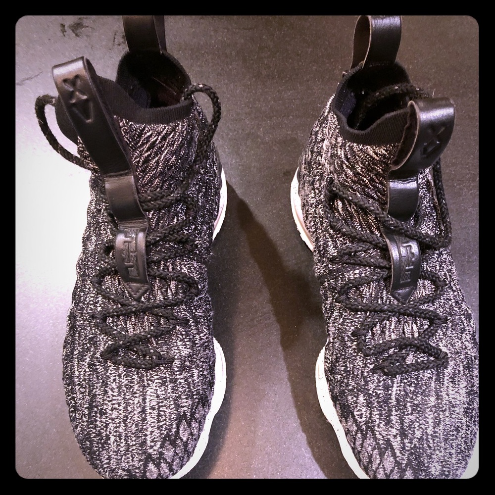 Nike Lebron XV GS basketball shoes